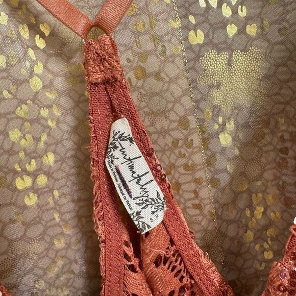 Free People Best Idea Rose Sequin Lace Cropped Handkerchief Hem Cami Small - Picture 5 of 9